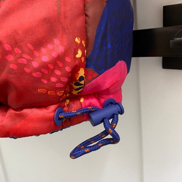 Farm rio hooded puffer coat jacket reversible comes with adjustable snap belt - Picture 13 of 14